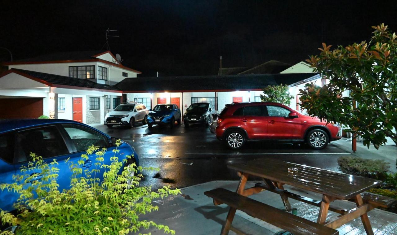 Bk'S Magnolia Motor Lodge Whanganui Exteriör bild