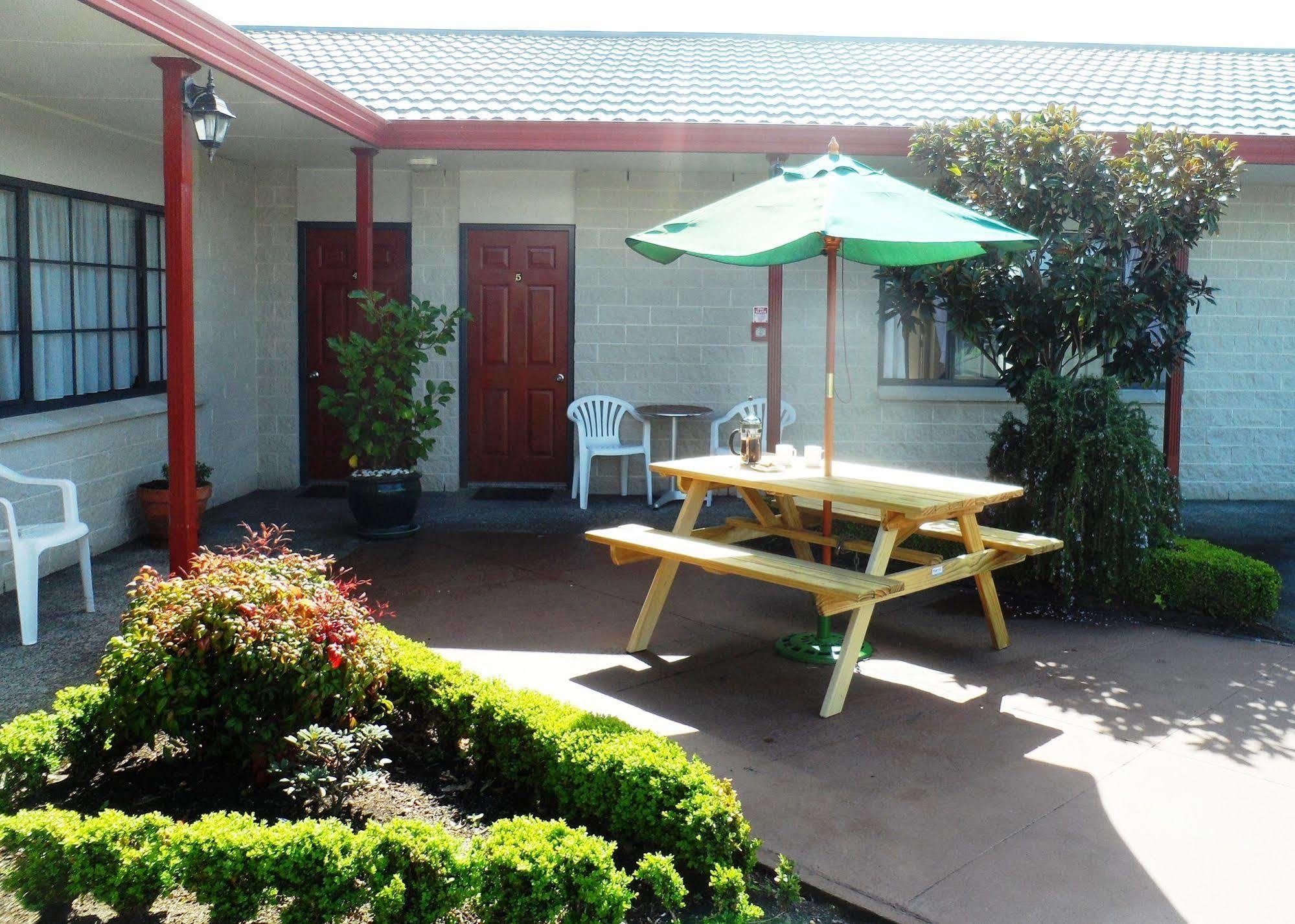 Bk'S Magnolia Motor Lodge Whanganui Exteriör bild